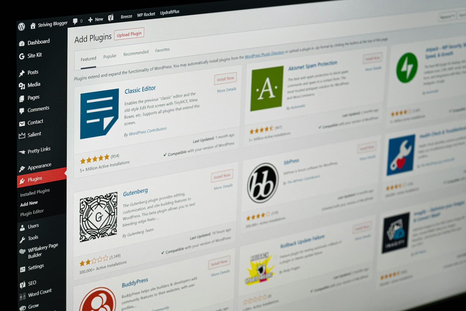 WordPress admin plugins screen